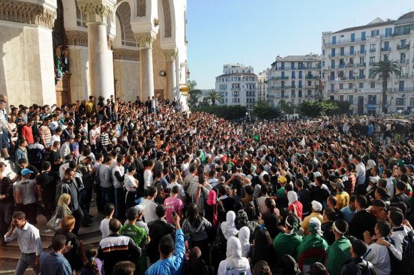 Manifestation à Alger en soutien à l'équipe nationale 
