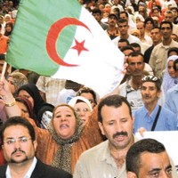 Rassemblement de protestation des Algériens apès les attentats en Algérie