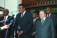 Le president Bouteflika recoit le president Soudanais
