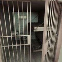 un gardien se suicide a l'aide de son arme
