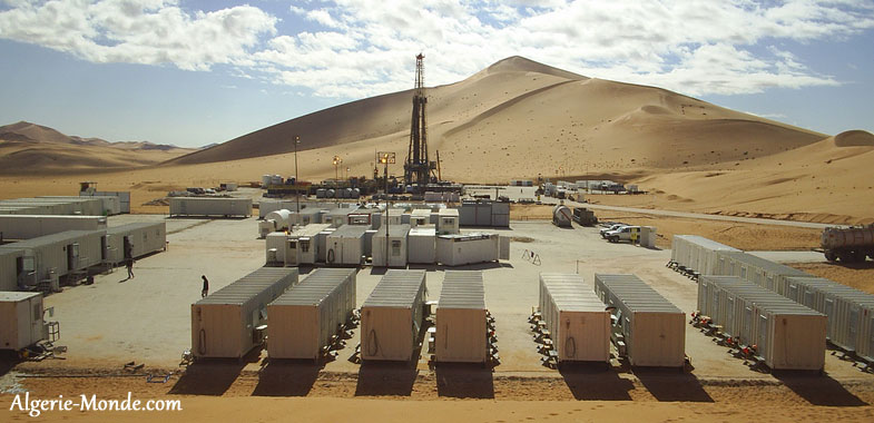 Extraction du ptrole dans le Sahara en Algrie